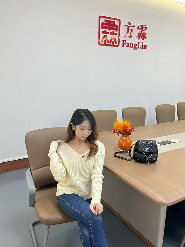 Autumn and winter knitted sweaters